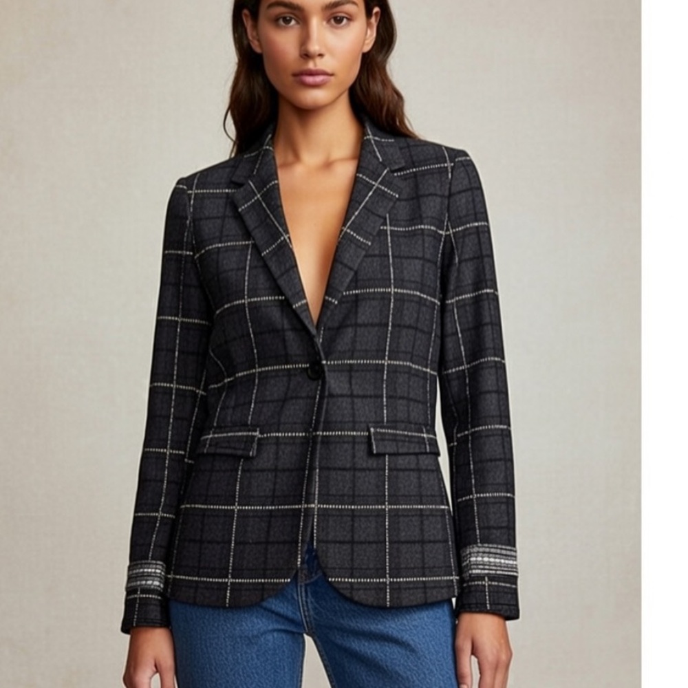 NWOT European EsQualo Knit Blazer, Black‎ & Tan with Rhinestone Details C14